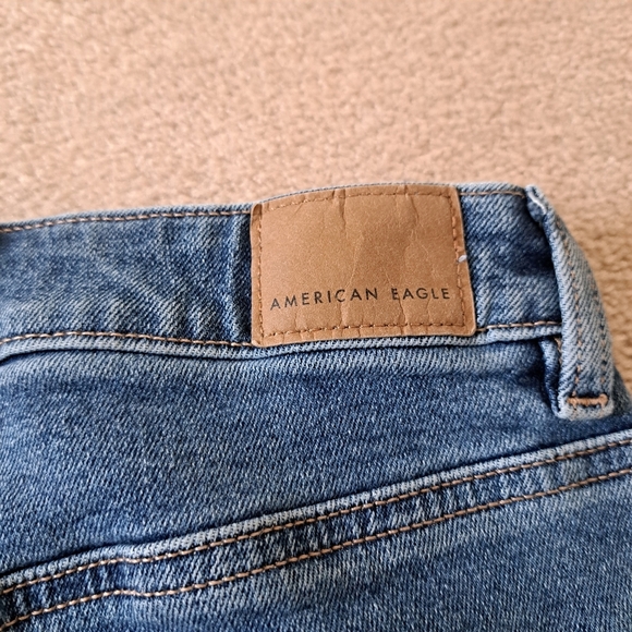 American Eagle Mom Jeans Size 2 Long Blue Denim Stretch Mid Wash Casual - Picture 11 of 12